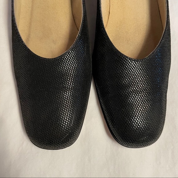 Snakeskin Pumps w/Gold Heel Accent, size 7AAAA - Picture 5 of 11